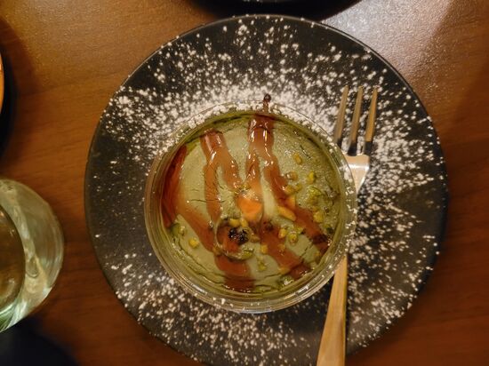 Für die Herren musste es natürlich noch eine Nachspeise sein!"
Alles zusammen mit 2 Flaschen Wein, Bier, Averna, Espresso und Trinkgeld: EUR 130,--