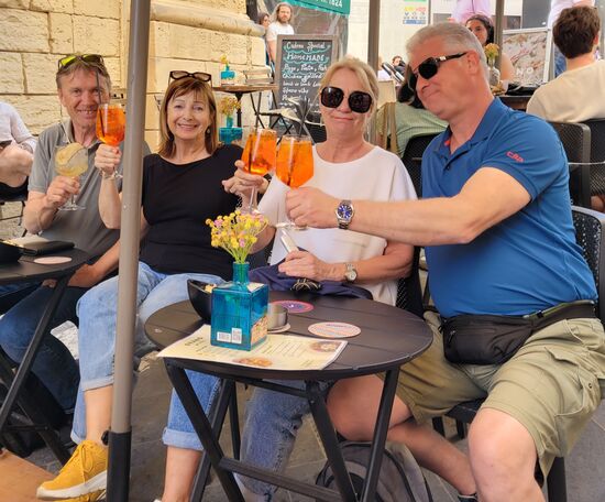 da gibt es feine Plätze auf der Stiege