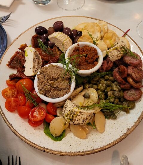 Die Maltesische Vorspeisenplatte für 2 reichte aber locker für uns 4. Das Risotto der Damen ging danach fast unberührt retour!