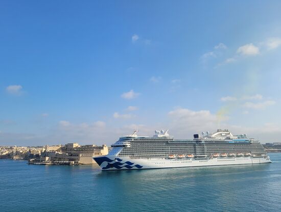 3.500 Passagiere plus Crew verlassen Malta und stechen in See