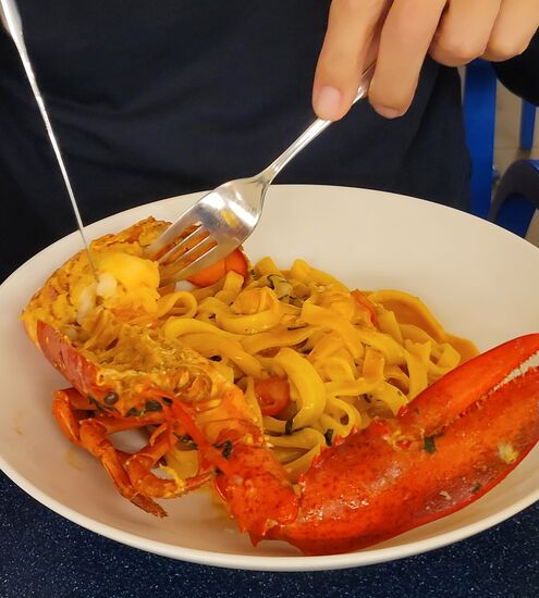 Berni und ich sind von der Marend satt. Aber bei unseren Männern geht immer noch etwas.