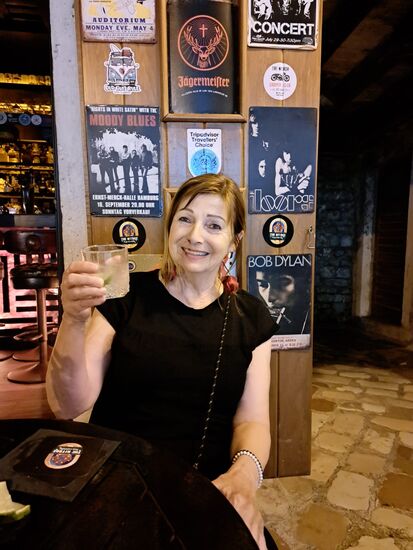 2 Gin + 1 kleines Tonic = EUR 35,50
