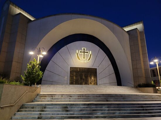 die albanisch-orthodoxe Kathedrale Auferstehung Christi