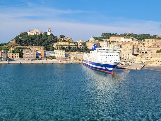 Endlich nach 20 Stunden im Hafen von Ancona angelegt.