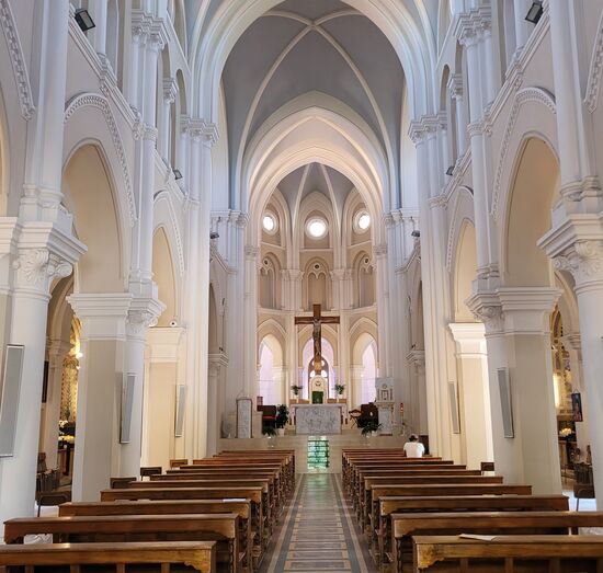 In dieser Kirche zündete ich eine Kerze für das Auffinden meines Handys an.