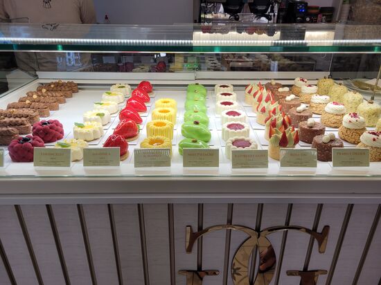 Im Gamelly Pastry Shop gibts es kleine, süße Kunstwerke, die man essen kann.