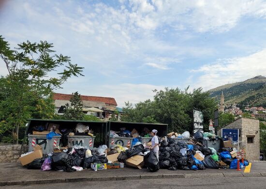 Außerhalb der Altstadt gibt es mehrere solche Stationen! In der Stadt! - Leider!