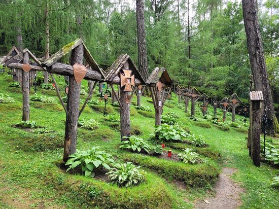 Der Wald- bzw. Heldenfriedhof am Kühbergl ist ein Soldatenfriedhof für die Gefallenen des Ersten und Zweiten Weltkrieges verschiedener Nationen und Religionen. Er steht unter Denkmalschutz.