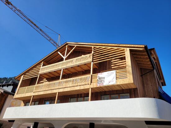 Holzarchitektur vom Feinsten - sehr geschmackvolle Neubauten entstehen zur Zeit in S. Vigilio - Neues zu Altem sehr schön umgesetzt (unser Geschmack)