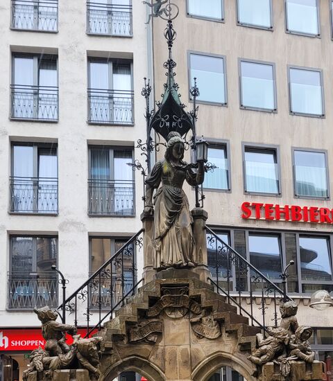 der Heinzelmännchen-Brunnen - kennt ihr die Geschichte von der neugierigen Müllersfrau?