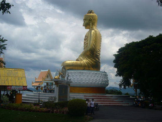 der Buddha am Berg über Ban Krut
