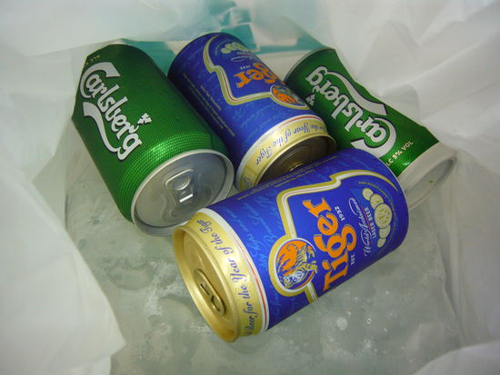 im Supermarkt 7-Elefen erstanden: 4 Dosen Bier u. 3 kg Eis zum Kuehlen