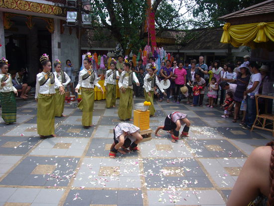 Festlichkeiten im Tempel