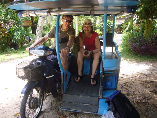 Manni jobbt in Ao Nang als Tuk-Tuk-Fahrer zur Aufbesserung unserer Urlaubskassa