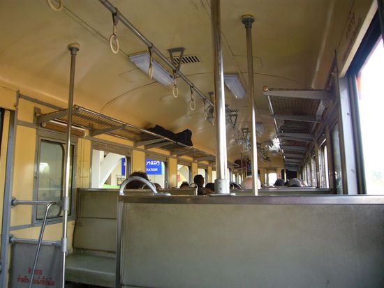 eine Station mit dem Zug 3.Klasse