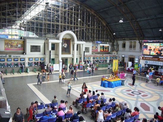 Bahnhofshalle in Bangkok