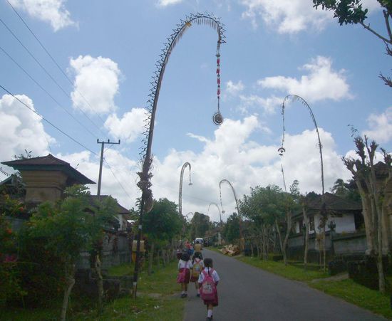 wir brausten durch hübsche Dörfer