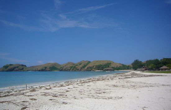 kilometerlange einsamen Strände in der Umgebung von Kuta - hier die Tanjung Bucht