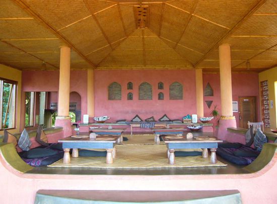 ... auf einem Hügel 2 km westlich von Kuta ist dieses vegetarische Restaurant "Asthari" mit Aussicht