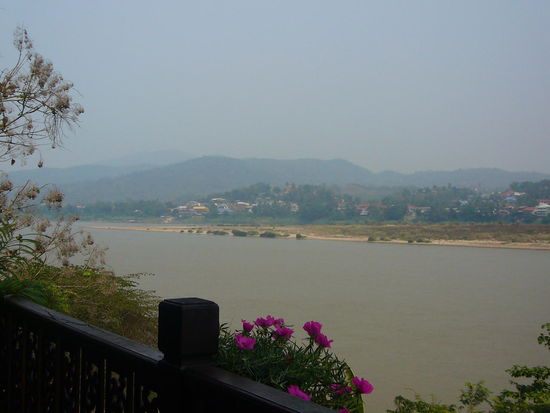Ostersonntag - Blick über den Mekong nach Laos