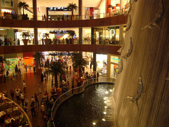 ein Wasserfall im Shopping-Center