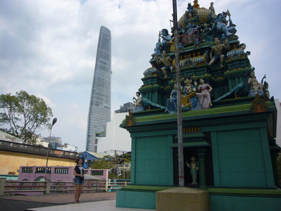 im Hindutempel
überall trifft man Altes und Neues