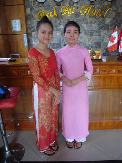 die freundlichen Damen von der Rezeption