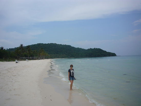der wunderschöne weiße Sandstrand Bai Sao im Südosten der Insel