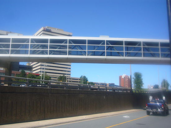 so sehen hier viele Fußgängerwege aus - wetterfest !