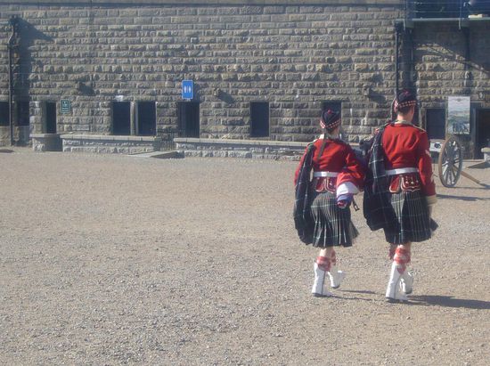 17.00 h auf der Zitadelle - die Fahnen wurden eingeholt
