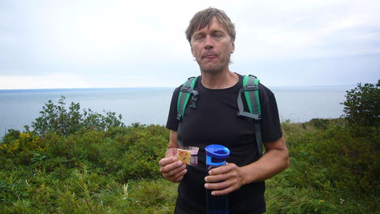 das Gesicht spricht Bände - Wasser und einen Kräcker zur Jause