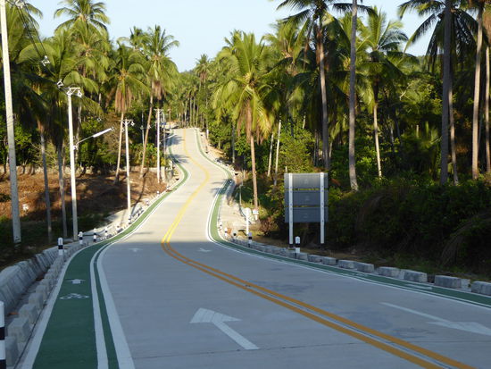 diese tolle Straße endet in Haad Than Sadat (eine kleine Bucht mit 3 Restaurants und ein paar Bungalows) und dazwischen nichts - ????