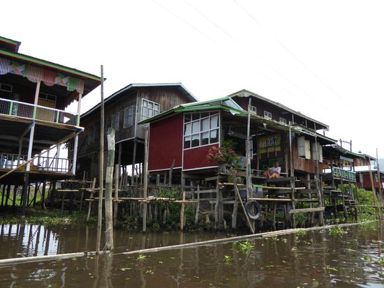 wohnen am und auf dem Inle-See