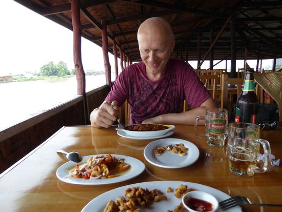 köstliches Mittagessen auf dem Inle-See