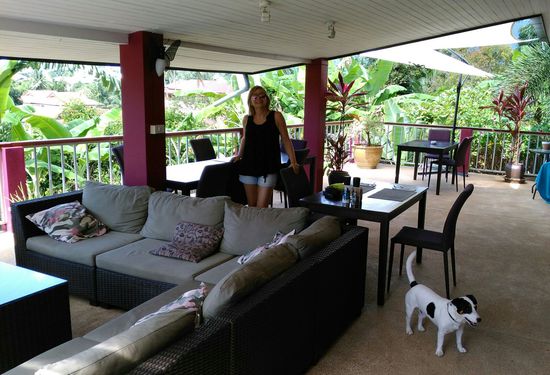 Jack, der Haushund, war sofort mit uns befreundet. Morgens wartete er schon vor unserer Terassentür (nicht ohne Grund! Wir haben uns mit Gutsis in sein Hundeherz geschlichen!).