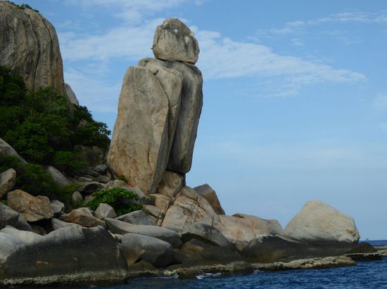 der erste Blick auf Koh Tao - wie ein riesengroßer Wächter der die Insel bewacht