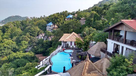 hinter dem Pool unser Bungalow - das war wieder ein kostenloses Upgrade 