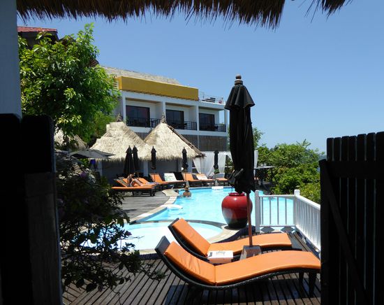 das Zimmer im Hintergrund haben wir gebucht und den Bungi haben dafür bekommen