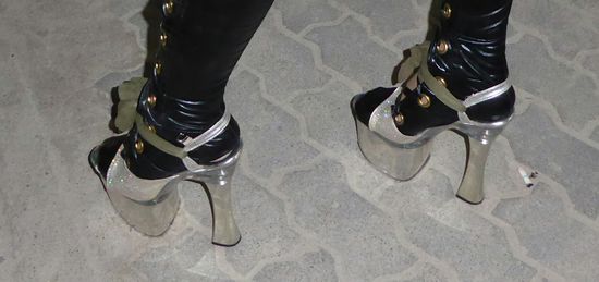 Sonst habe ich wiedereinmal nicht viel eingekauft! - Nein, Mädls, das sind nicht die meinen!!!! Die gehören einem wunderschönen ES 