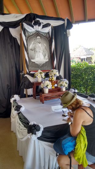 auch wir verabschiedeten uns und schrieben in das Kondolenzbuch