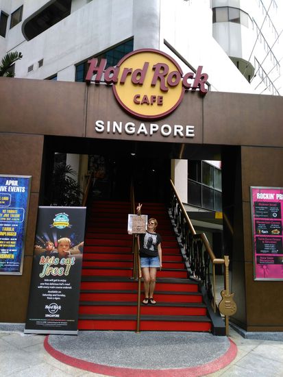 ja, was ist da wohl drinnen? - ein Mitbringsel für unseren Luca!