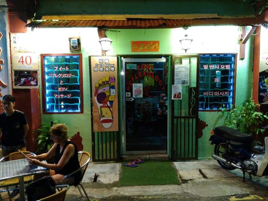 die beste Fußreflex-Massage die wir ja hatten, verpassten uns alte chinesische Herren in diesem schumrigen Etablissement