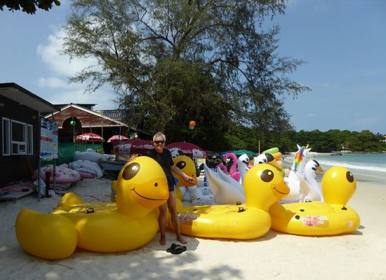 ... und er freut sich über die lieben Schwimminseln