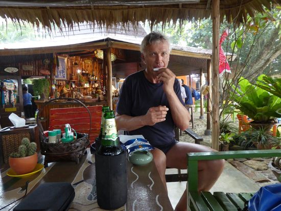 2 Stunden schüttete es in Strömen. Mir einem Whiskey wärmten wir uns zwischendurch, da es schon ein bisschen Ungemütlich wurde.