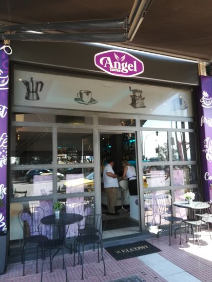 Zum Abschluss gingen wir noch je auf einen Espresso und ein kleines Bier in dieses Kaffee. Absoluter Nepp!!! Bitte meiden (= visavis vom E9) Wir durften dafür EUR 19,-- hinblättern!!!