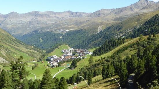 der Blick zurück nach Obergurgl und im Hintergrund Hochgurgl