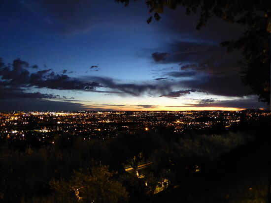 Abendessen mit Blick auf das nächtliche Verona in der Osteria San Mattia