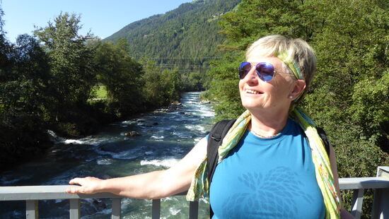 unser Hippie genießt den strahlenden Tag