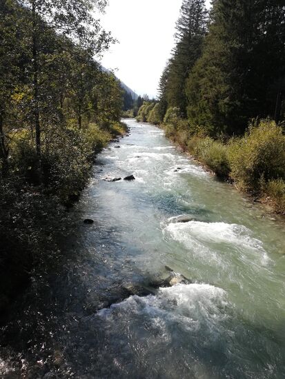 hier ist die Drau noch ein Gebirgsbach