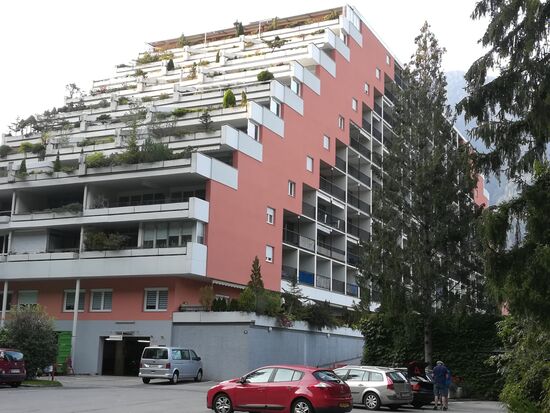 Wir wohnten hier in einer der größten Bausünden vom Ossiacher See - 300 Ferienwohnungen als Zweitwohnsitz - einzelne werden von privat an Touristen vermietet.